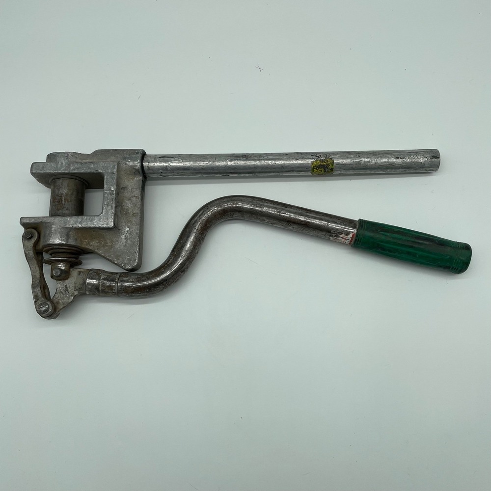 Greenlee 710 Metal Stud Punch Manual Hole Cutter Tool 5030809 Silver Green